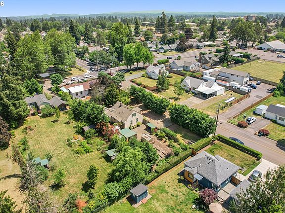 3rd image of 333 Holmes Ln