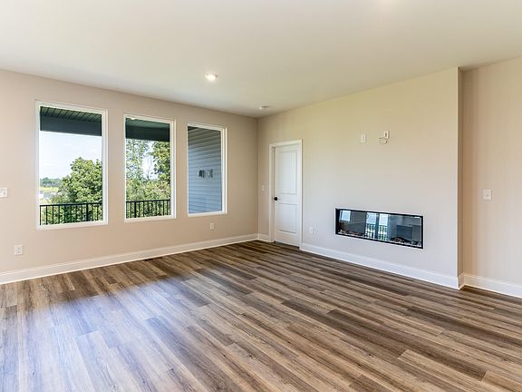 5th image of 3217 Roseland Pl