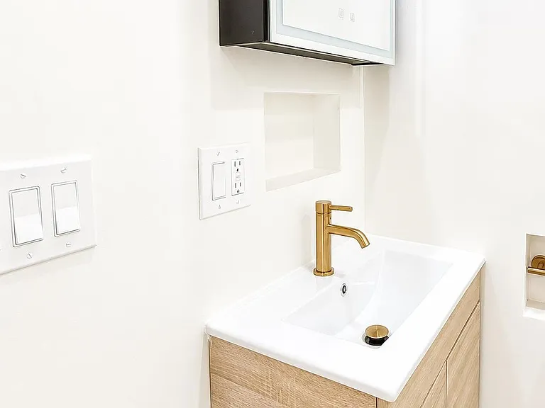 133 Grand St #1 — Photo 11