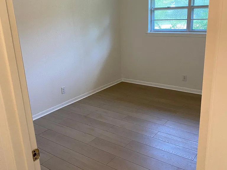 2500 W Elm St — Photo 16
