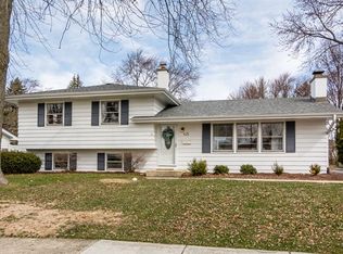 425 Tupelo Ave, Naperville, IL