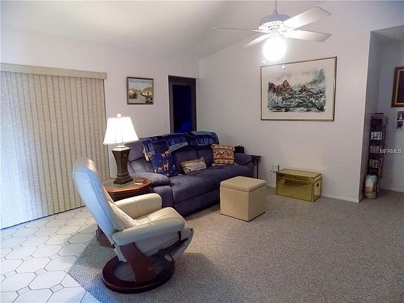 4th image of 989 Hickory Ct