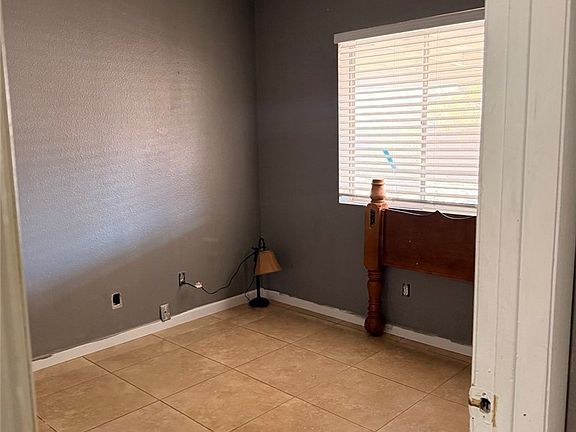 3rd image of 1819 Shagbark Ln