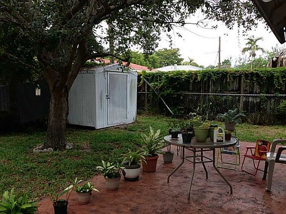 4th image of 3920 NW 59th Ave