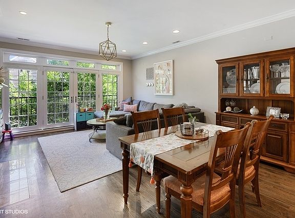 5th image of 2238 W Belmont Ave Unit 2W