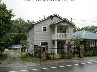 120 Cross Lanes Dr, Nitro, WV 25143