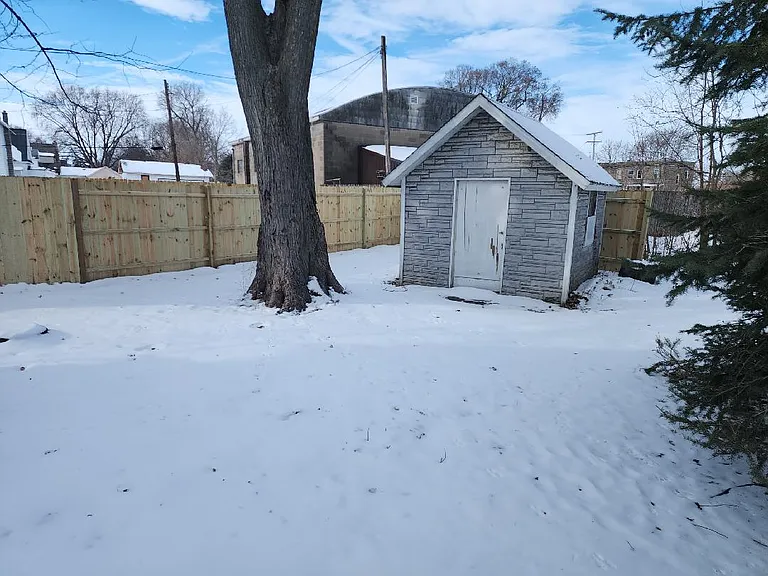 706 W 2nd St — Photo 28