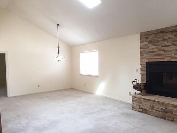 2nd image of 5493 Glenville Cir