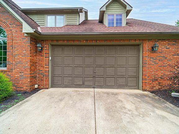 3rd image of 899 Old Pine Dr