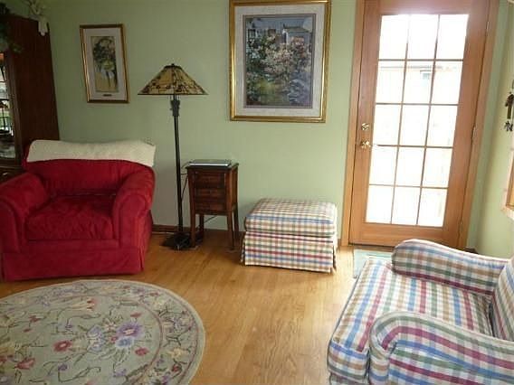 3rd image of 1201 Dorchester Dr