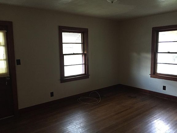 2nd image of 2514 Olive St