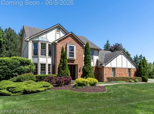 10000 Red Maple Dr, Plymouth, MI 48170