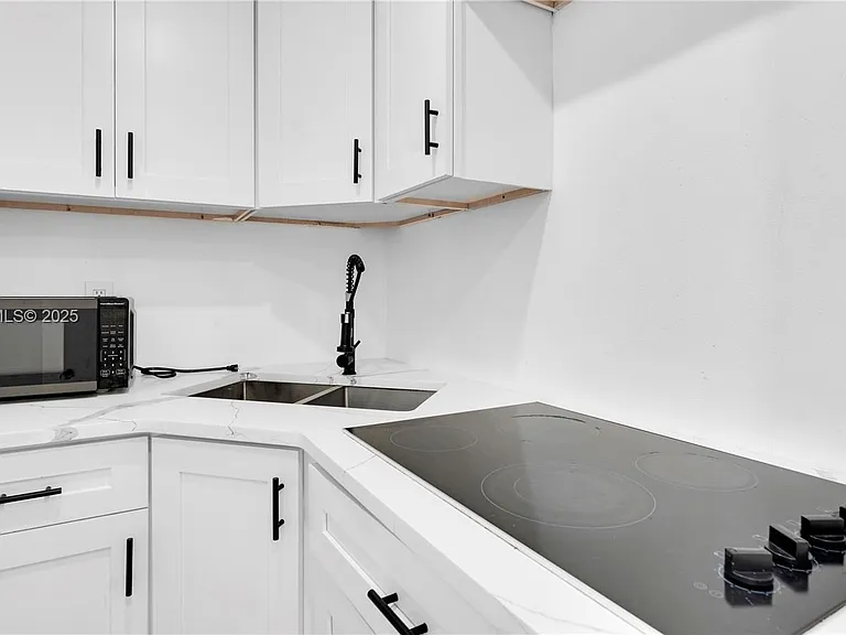 32 SW 9th St #2 — Photo 18