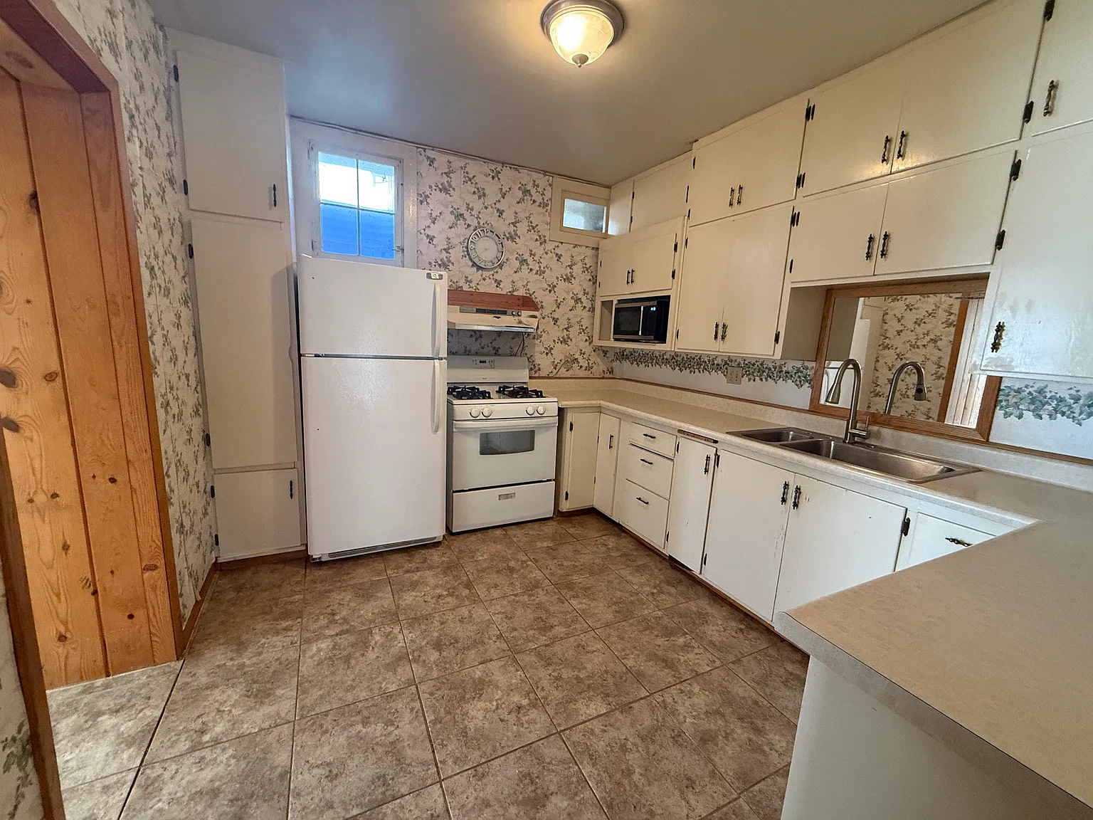 3 bed, $1,100 — Photo 3