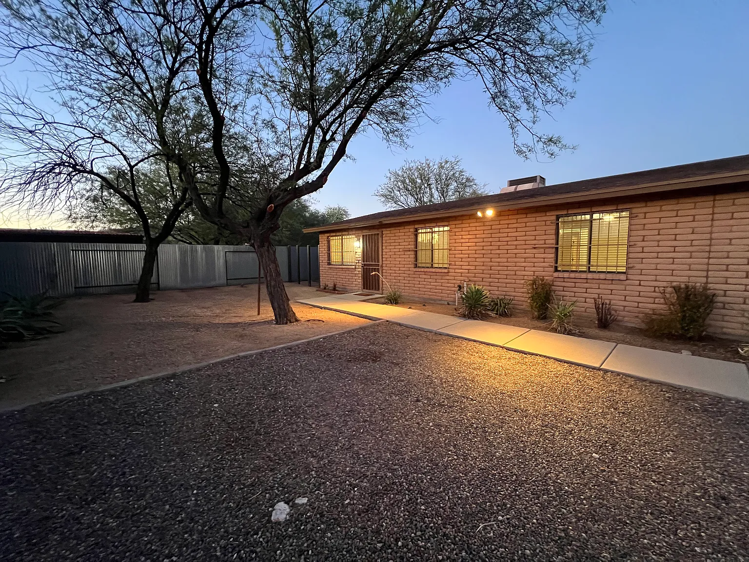 N Dodge Blvd, Tucson — Photo 2