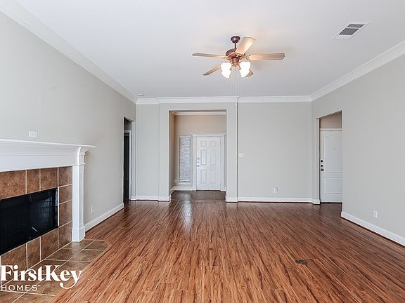 2nd image of 300 Hudson Ln
