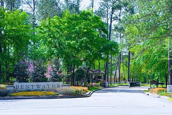 2nd image of 111 Bentwater Bay Ln