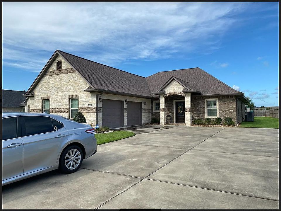 1st image of 208 Oyster Bend Ln