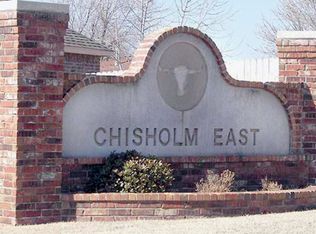 12525 SW 7th St, Yukon, OK 73099