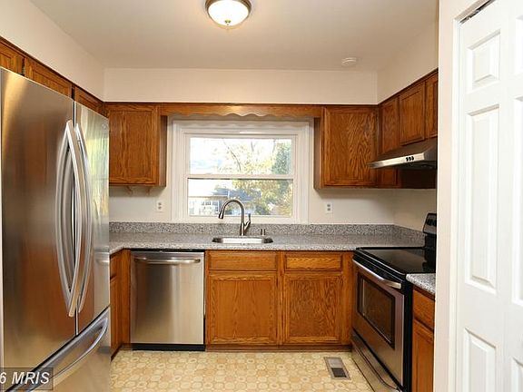 3rd image of 527 W Benforest Dr