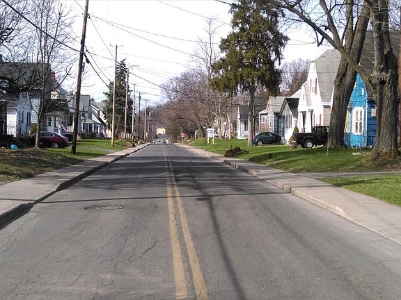 4th image of 613 Montrose Ave