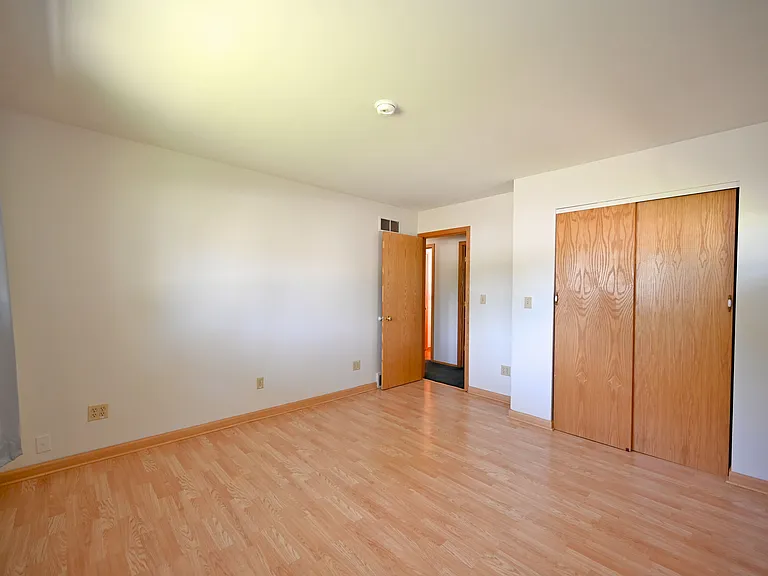 409 Linwood Ave — Photo 10