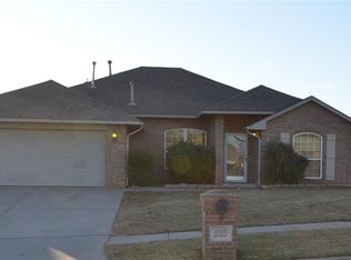 2325 Serenade Dr, Midwest City, OK 73130