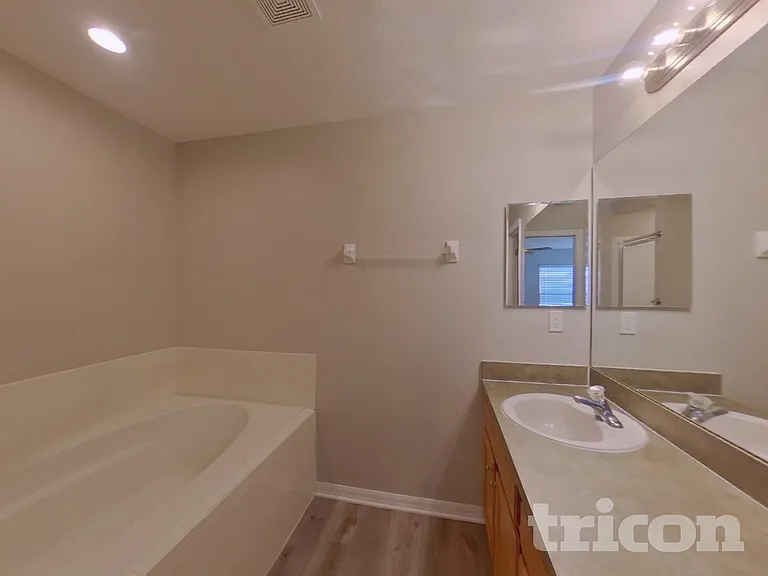 1219 Cheshire St — Photo 9