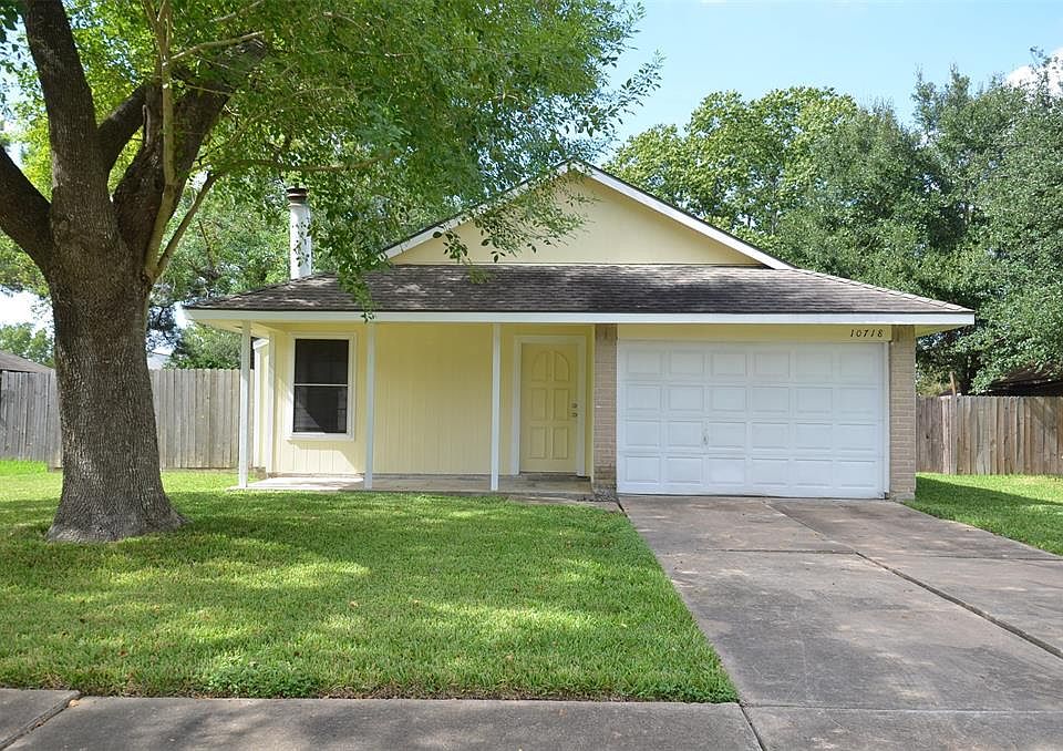 1st image of 10718 Grand Pines Dr