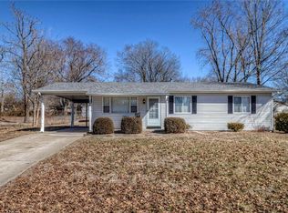 208 Midland Dr, Wright City, MO