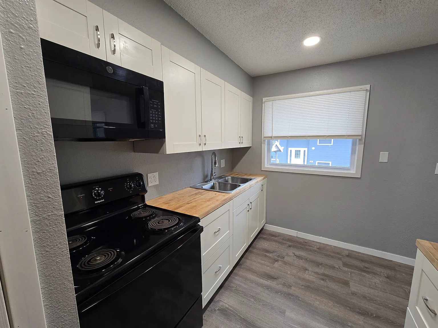 105 Ludland Drive #3 - 1 — Photo 2
