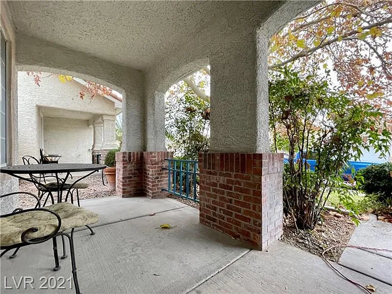 2407 Worchester Rd — Photo 3