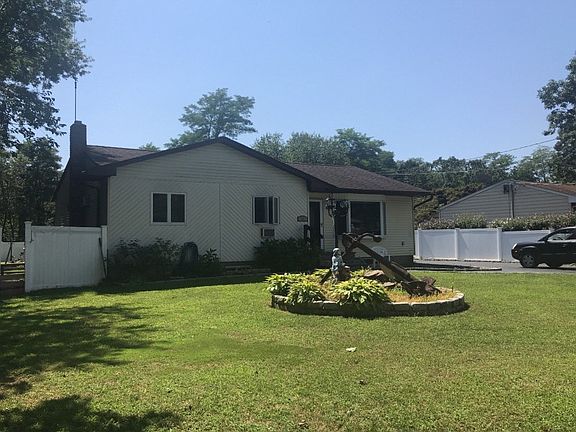 3rd image of 88 Amityville St