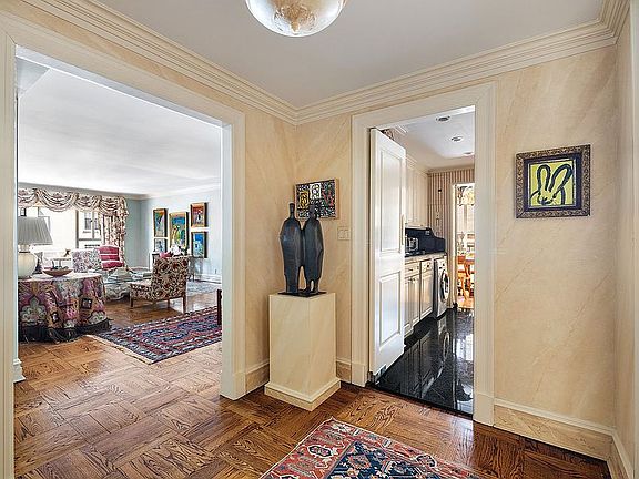 4th image of 30 E 62nd St APT 8A