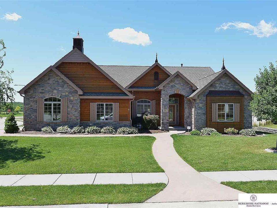 1st image of 2521 Pinehurst Cir