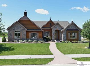 2521 Pinehurst Cir, Papillion, NE 68133