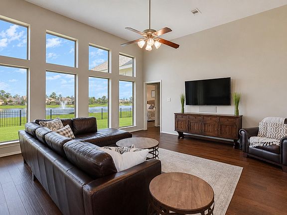 5th image of 2823 Woodland Glen Ln