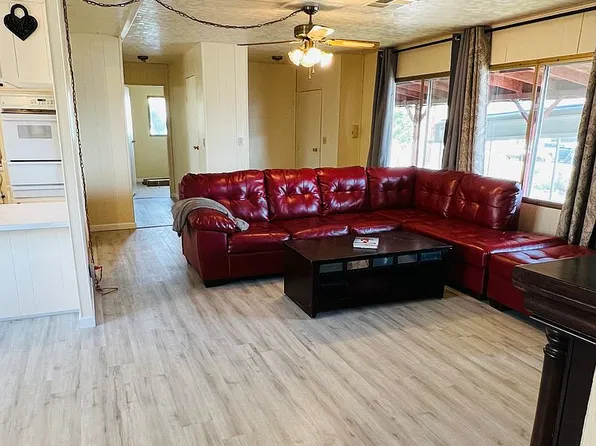 920 4th St, Hawthorne, NV 89415