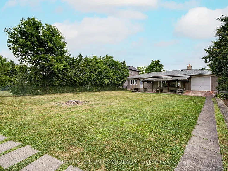 134 Fairglen Ave — Photo 42