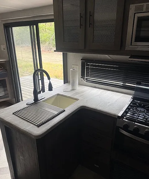 351 Inwood Dr #C — Photo 7