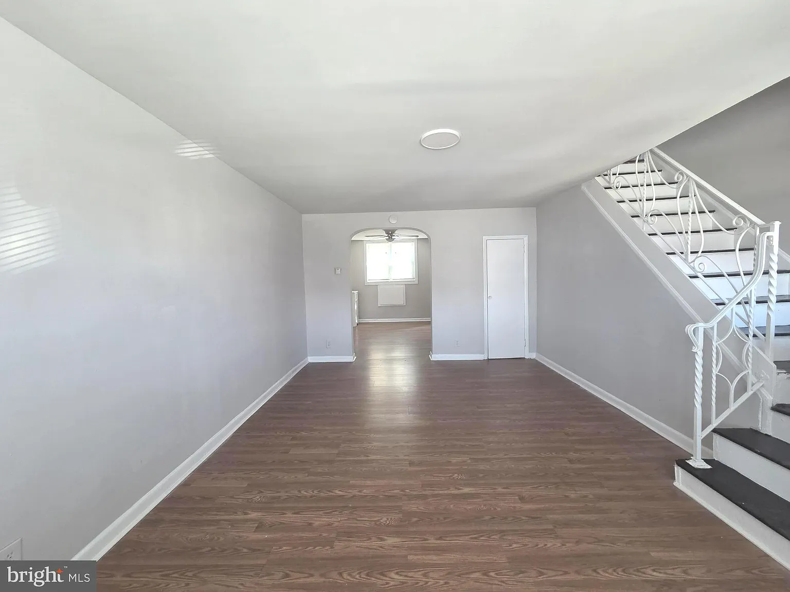 3 bed, 970 sqft, $1,700 — Photo 2