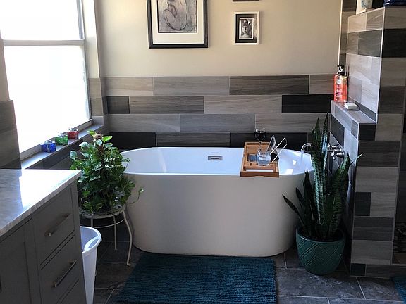 Freestanding Tub in Mst Bath