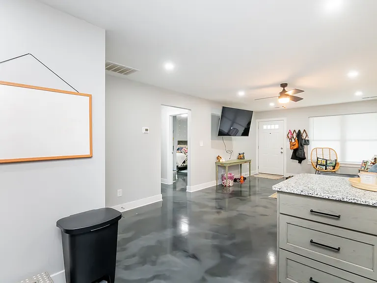 1422 E Elm St #1 — Photo 7