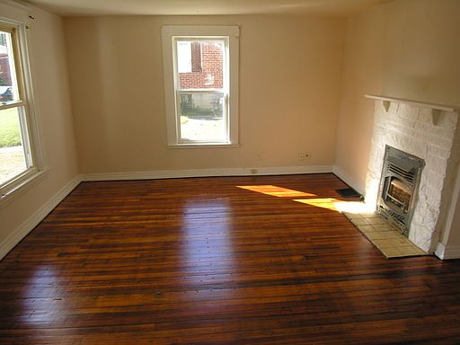 4th image of 5827 Elsie Ave