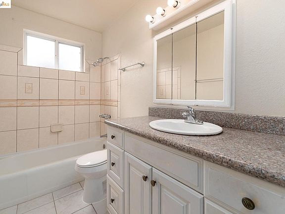 3rd image of 4320 Virginia Ave #3B