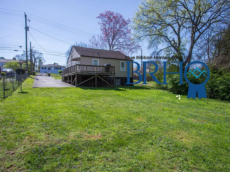 3213 Shields Ave — Photo 8