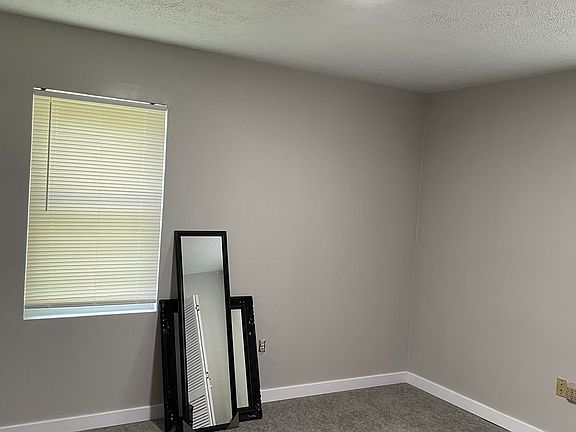 5th image of 3162 Laverne Dr