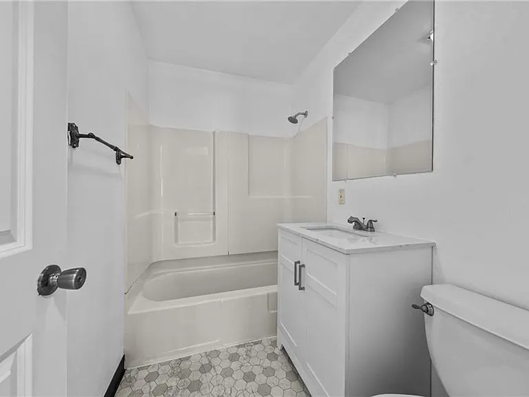 735 Bold St — Photo 9