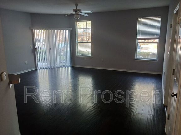 4th image of 2015 Erving Cir APT 102