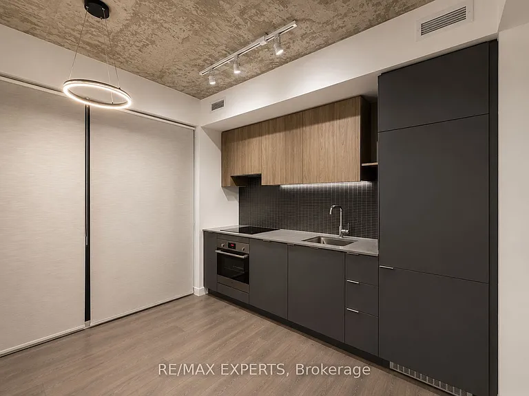 161 Roehampton Ave #530 — Photo 9